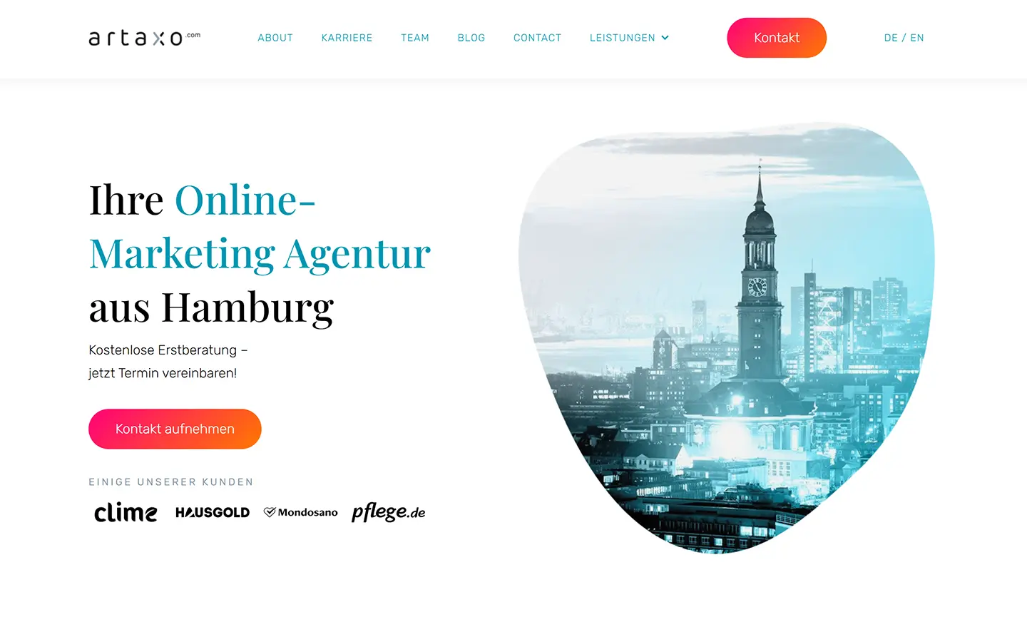 homepage of arataxo. Text on the left side "Ihre online marketing agentur aus hamburg" and a picture of the hamburg habour on the right.